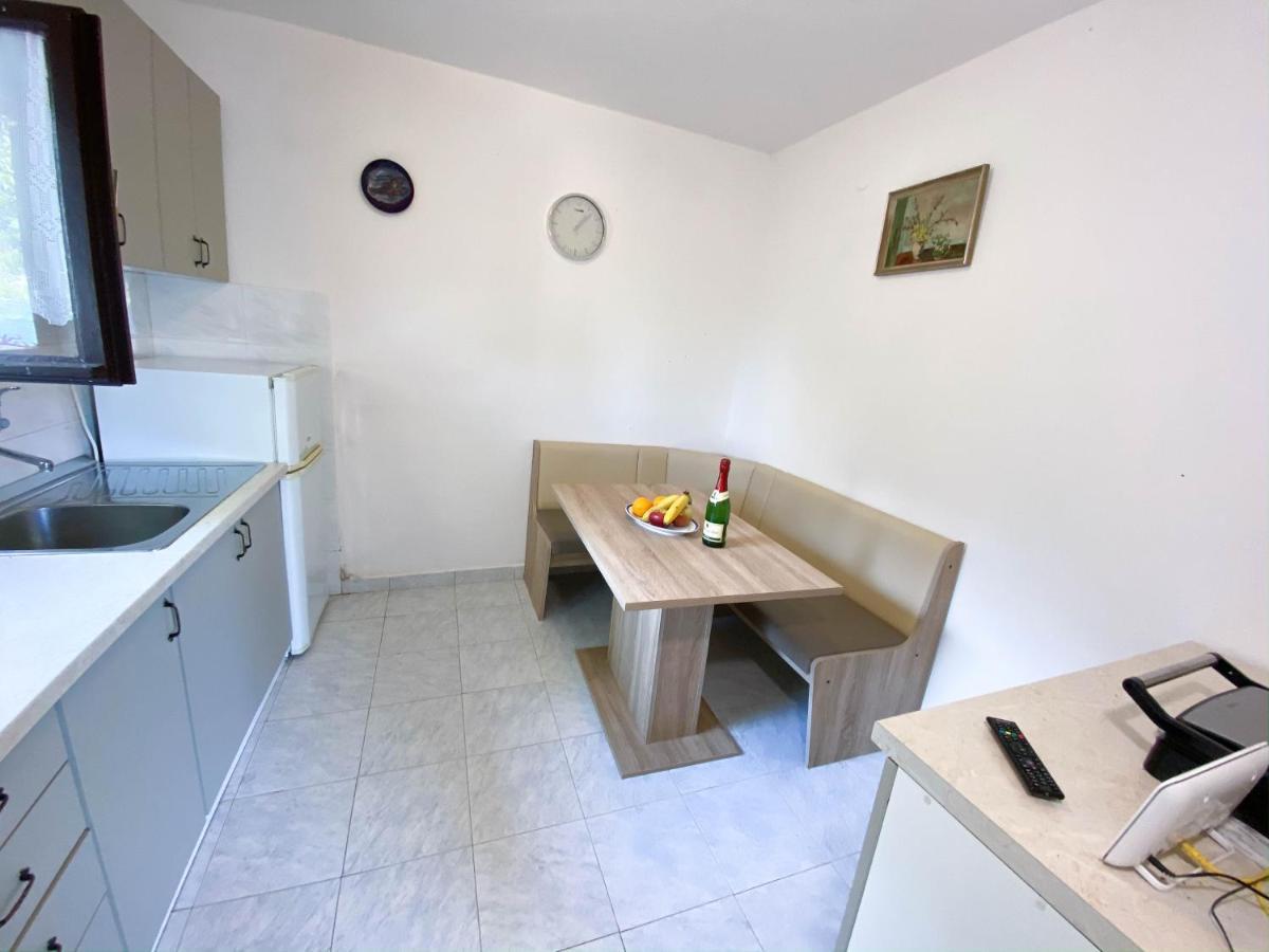 Seaview & Beachfront Apartments Jakov Donji Okrug  Esterno foto