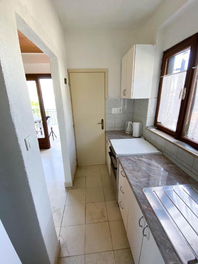 Seaview & Beachfront Apartments Jakov Donji Okrug  Esterno foto