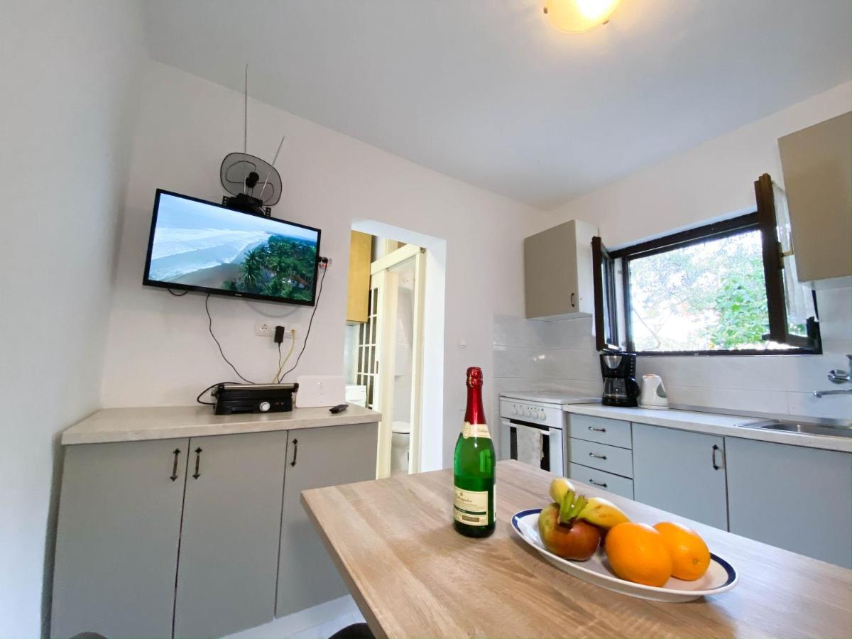 Seaview & Beachfront Apartments Jakov Donji Okrug  Esterno foto