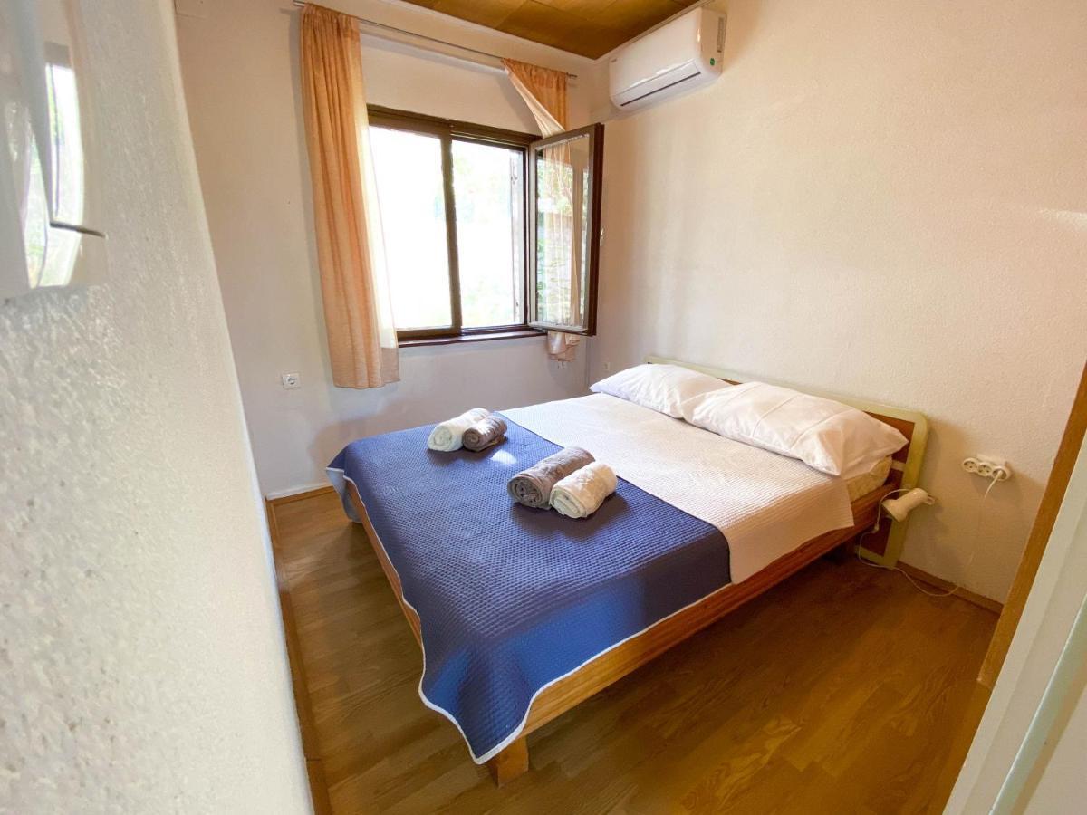 Seaview & Beachfront Apartments Jakov Donji Okrug  Esterno foto
