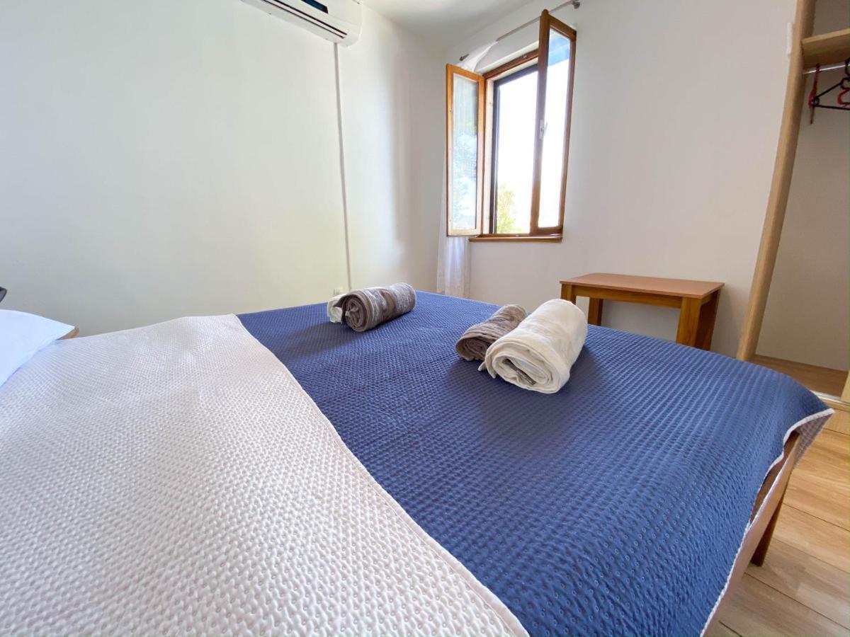 Seaview & Beachfront Apartments Jakov Donji Okrug  Esterno foto